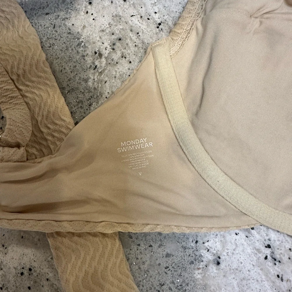 Monday Swimwear Maui Top in Vanilla Chevron Size V